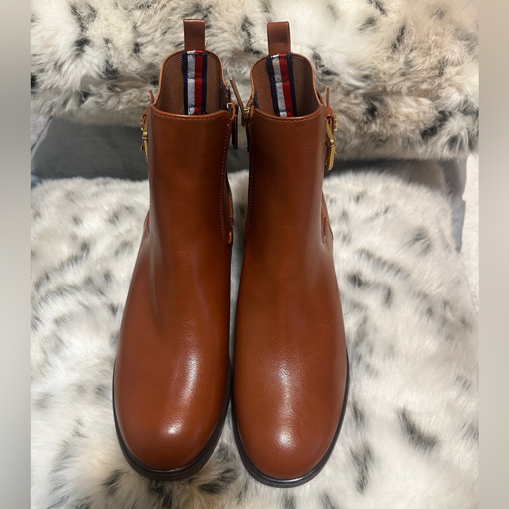 NWT Tommy Hilfiger Baylon Medium Natural Ankle Boots - Picture 2 of 7